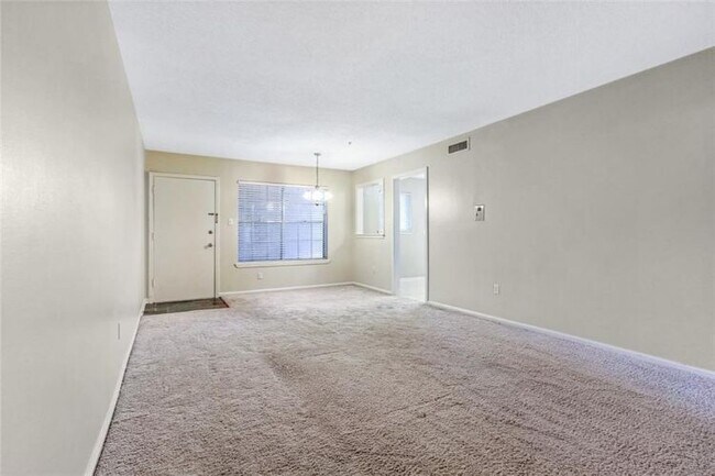 Building Photo - 2716 Whitney Pl