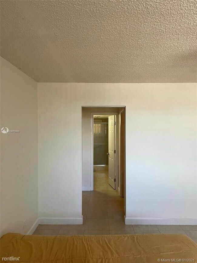 Building Photo - 2 br, 2 bath Condo - 300 NW 70th Ave # 350