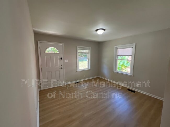 Building Photo - 1704 Newland Rd