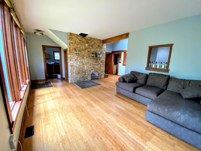 Foto del edificio - 310 E 16th St