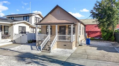 Building Photo - 2329 W La Salle St