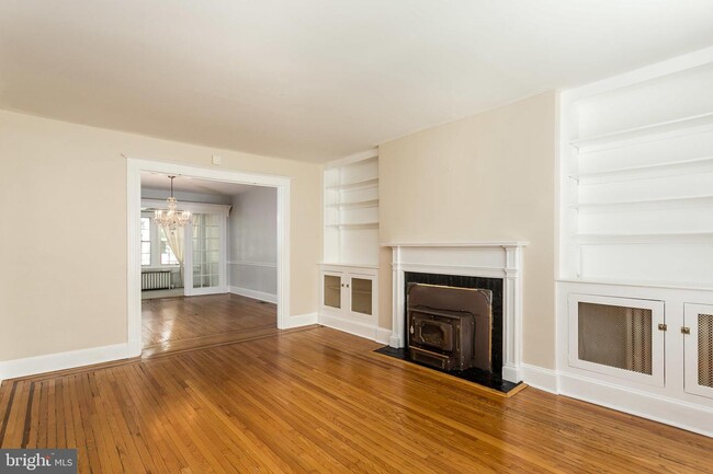 Building Photo - 4332 Roland Ave