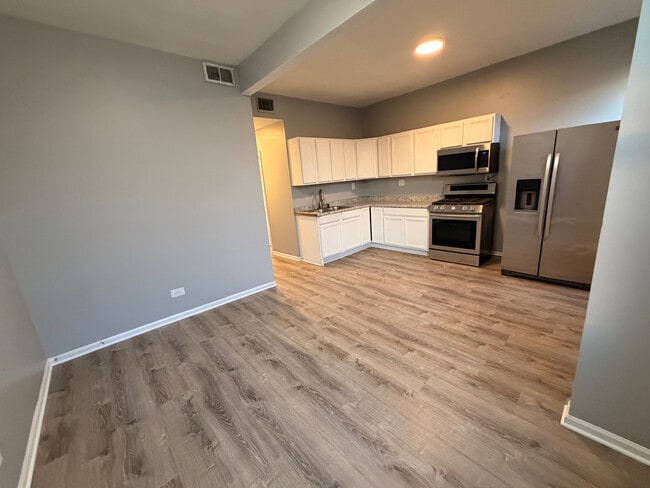 Building Photo - 3917 W Van Buren St