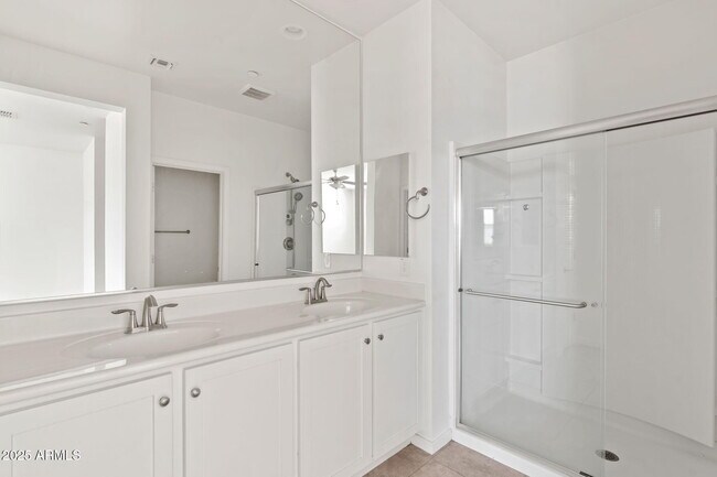 Foto del edificio - 21451 W Palm Ln