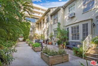 Building Photo - 8569 Holloway Dr