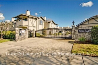 Building Photo - 1051 Riker St