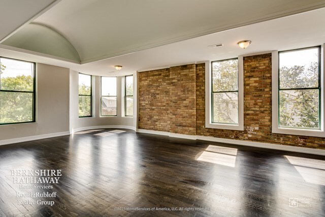 Foto del edificio - 2834 N Southport Ave