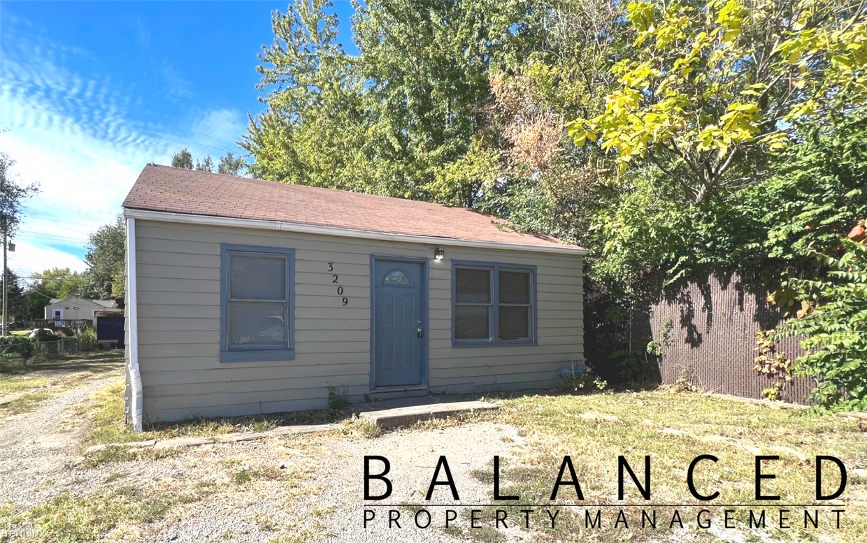 Primary Photo - 3 br, 1 bath House - 3209 SE California Ave