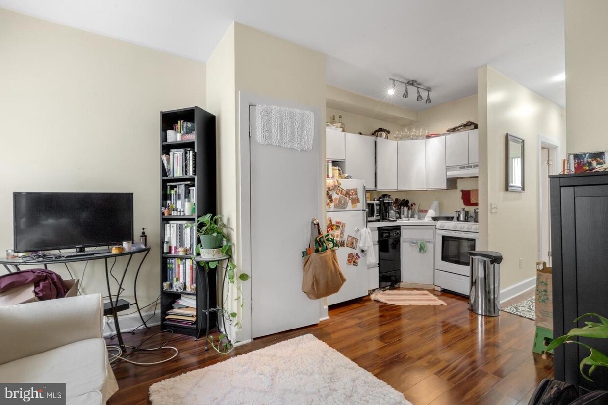Primary Photo - 308 Bainbridge St