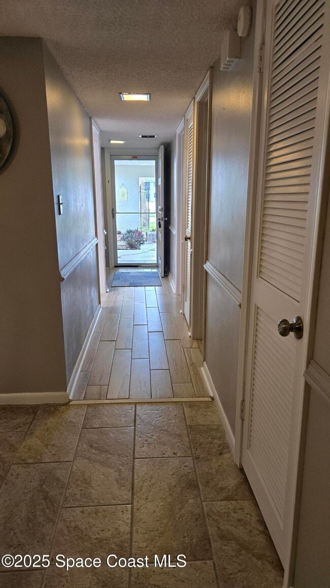 Building Photo - 2578 Demaret Dr