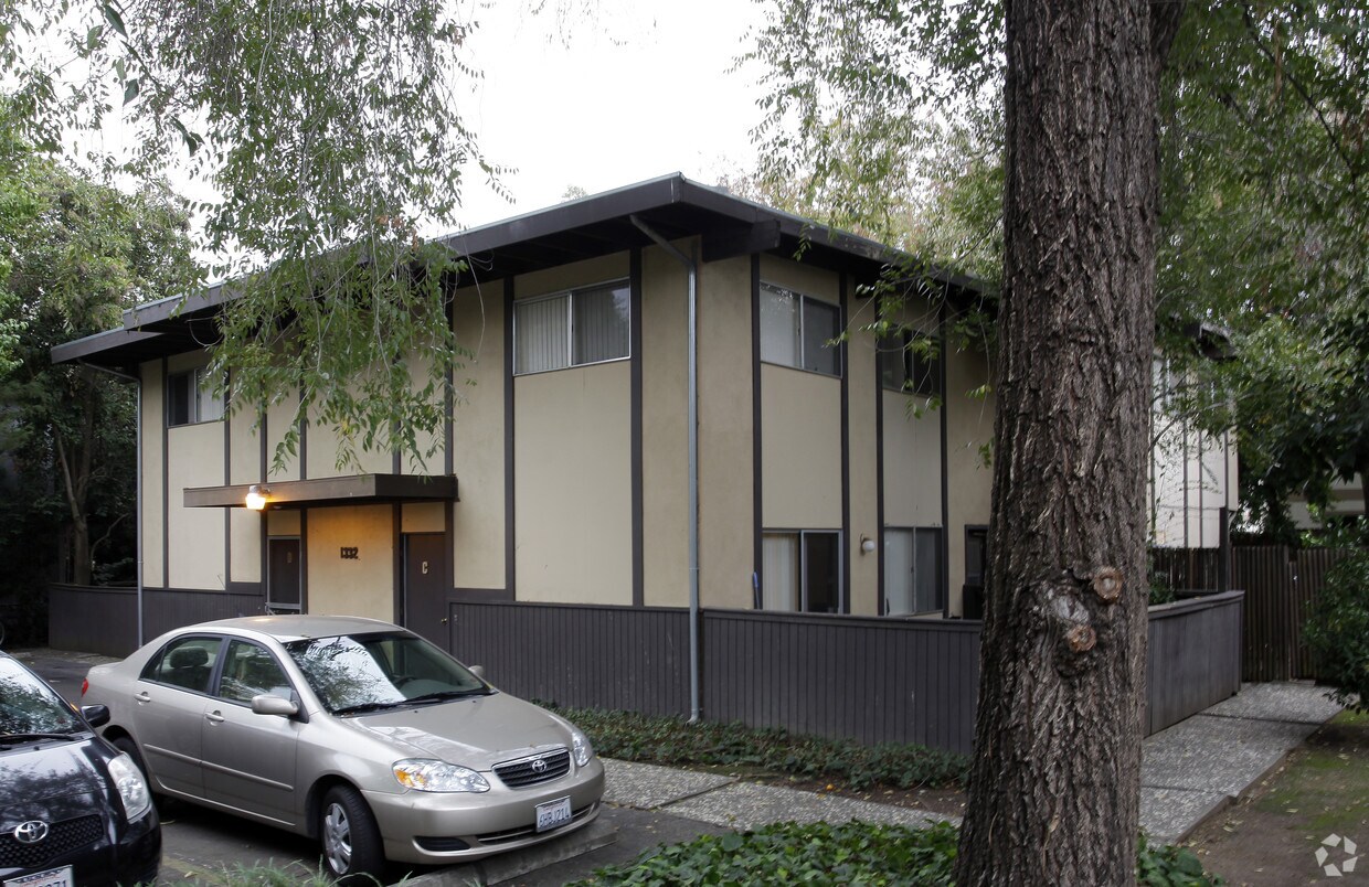 Primary Photo - 1332 Drake Dr