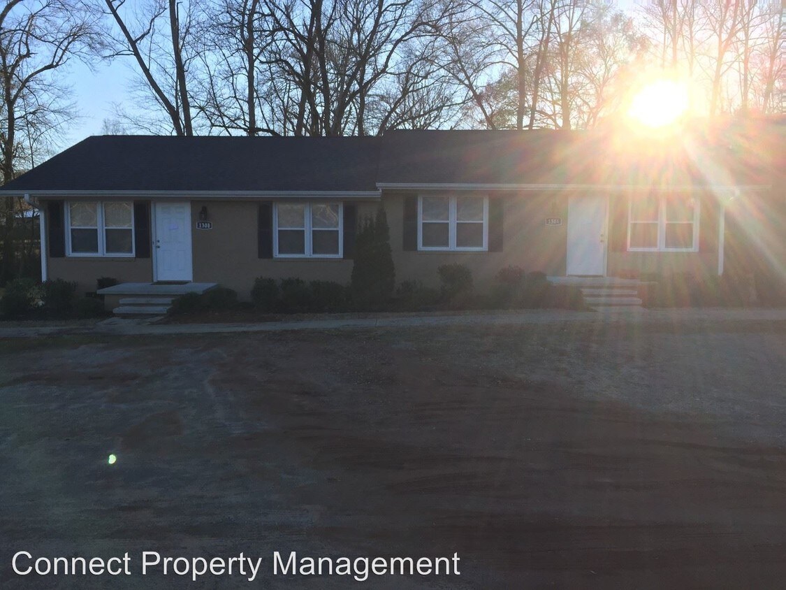 Primary Photo - 144 Crayton Creek Ln