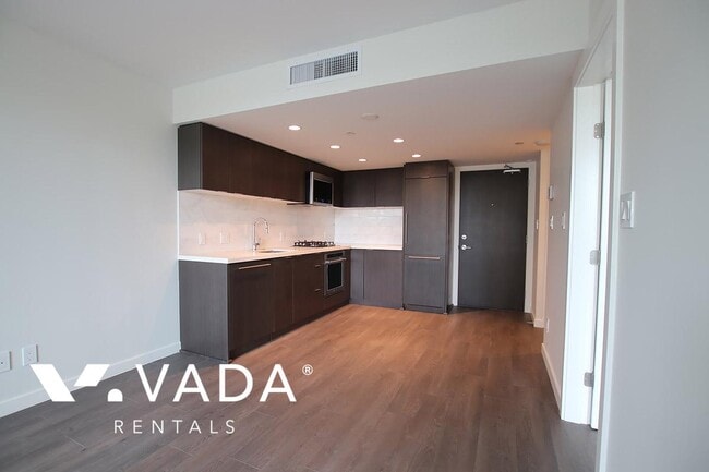 Building Photo - Northwest 1 Bed Apartment Rental 207-8189 ...