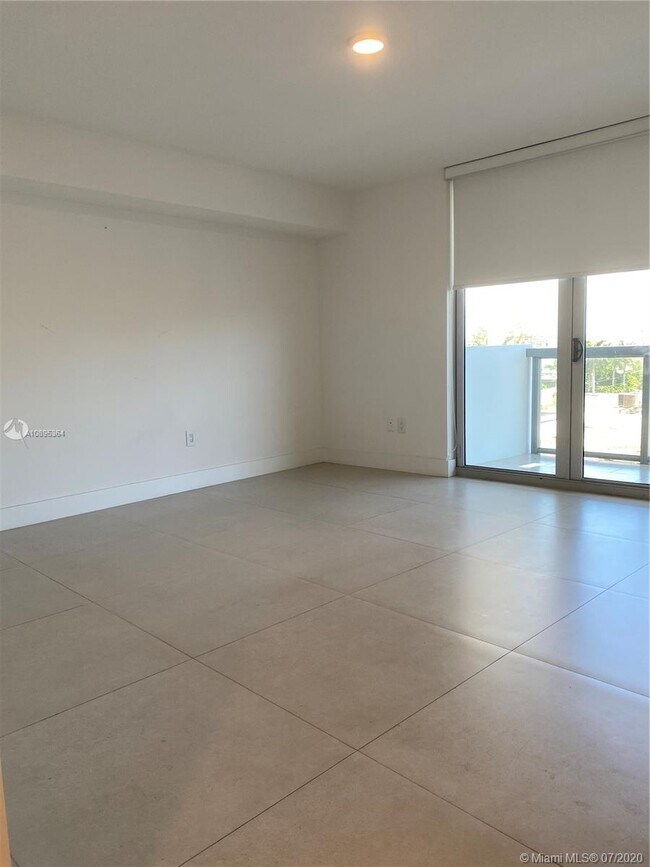 Foto del edificio - 9261 E Bay Harbor Dr