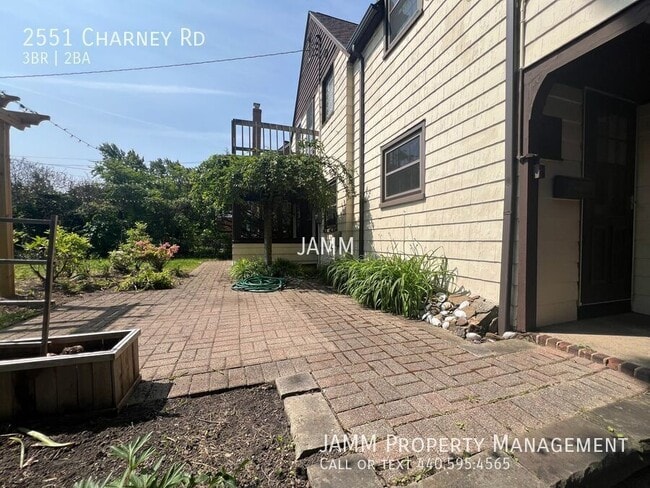 Building Photo - 2551 Charney Rd