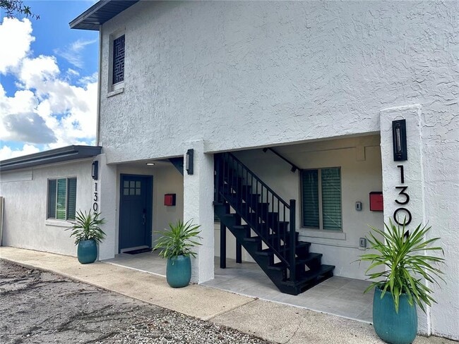 Building Photo - 1304 E Gore St