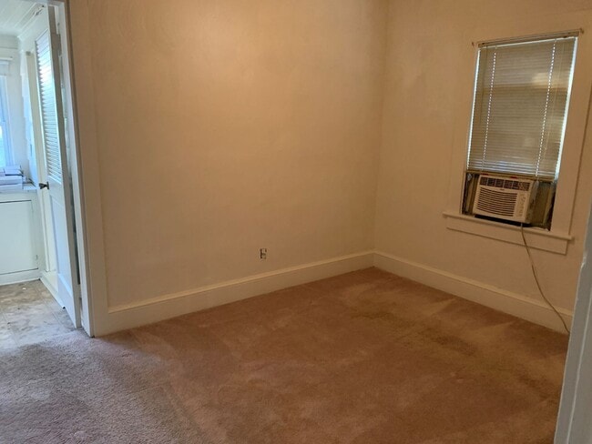 Building Photo - Two Bedroom Home