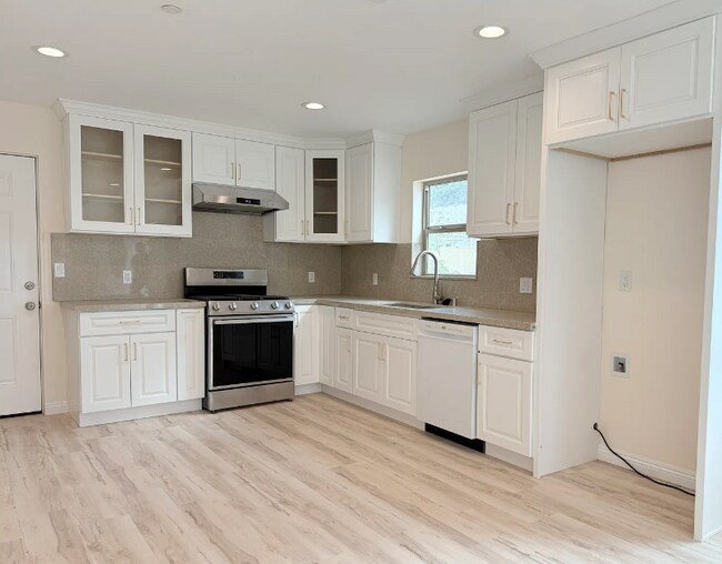 Foto del edificio - 15711 Fairgrove Ave