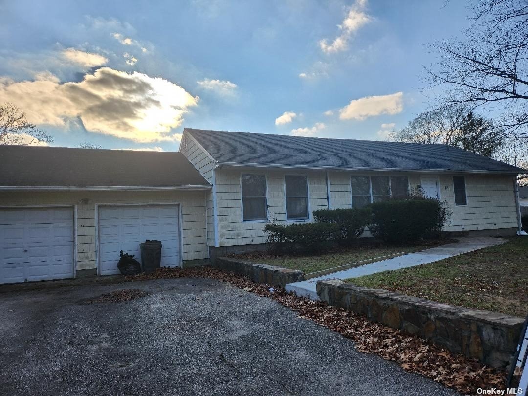 16 Essex Cir, Shirley, NY 11967 House Rental in Shirley, NY