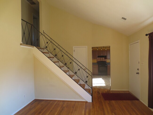 Building Photo - 4 BR, 2 BA, 1 Car Gar VB Near Golf Course ...