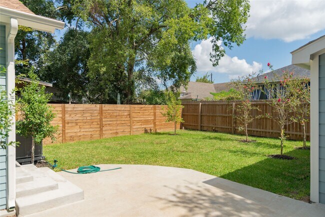 Foto del edificio - 1812 Everett St