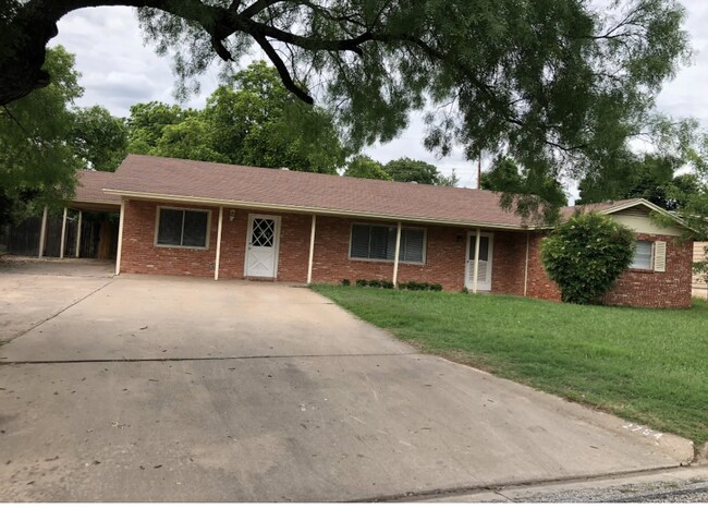 Frente de la casa - 2754 Yale