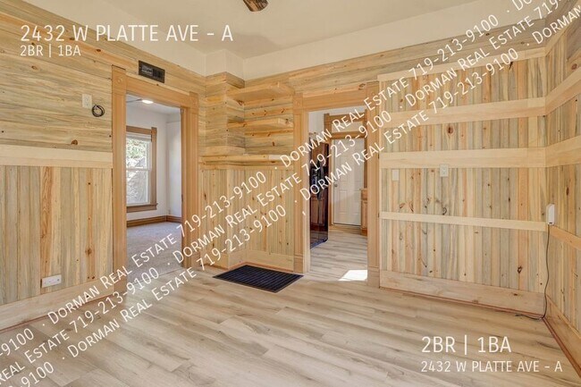Building Photo - Beautiful 2 Bedroom Front Unit Of A Charmi...