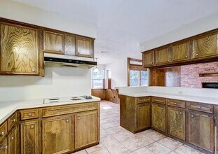 Building Photo - 25403 Lynbriar Ln