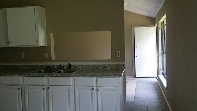 Building Photo - 12710 Redfern Dr