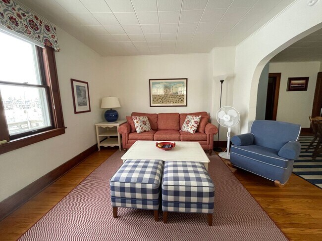 Foto del edificio - Furnished 2 Bedroom 1 Bath, Finished Attic...