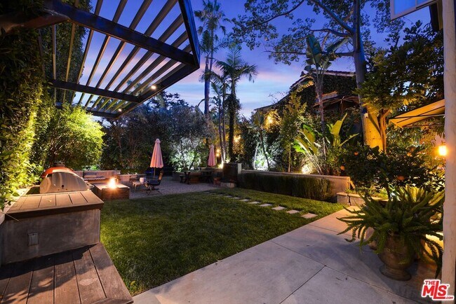 Foto del edificio - 6717 Whitley Terrace