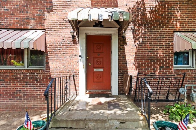 Building Photo - 167 S Munn Ave