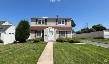 Building Photo - 30 Castle Ln