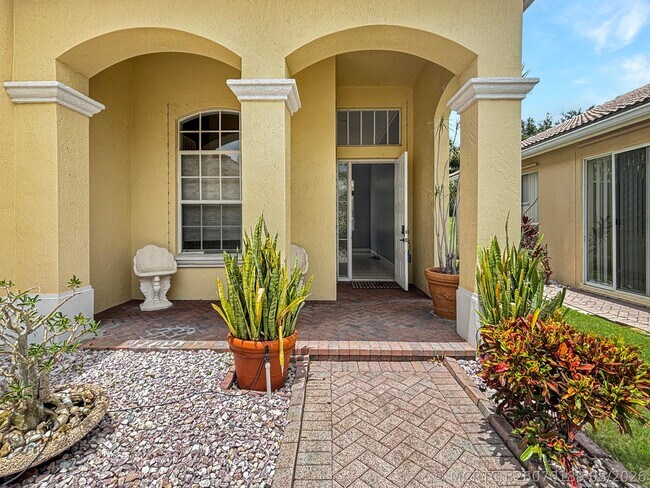 Foto del edificio - 11131 Laurel Walk Rd