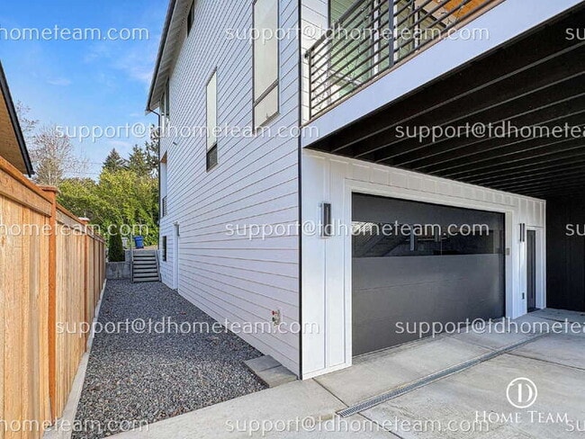 Building Photo - 2511 Locust Ave W