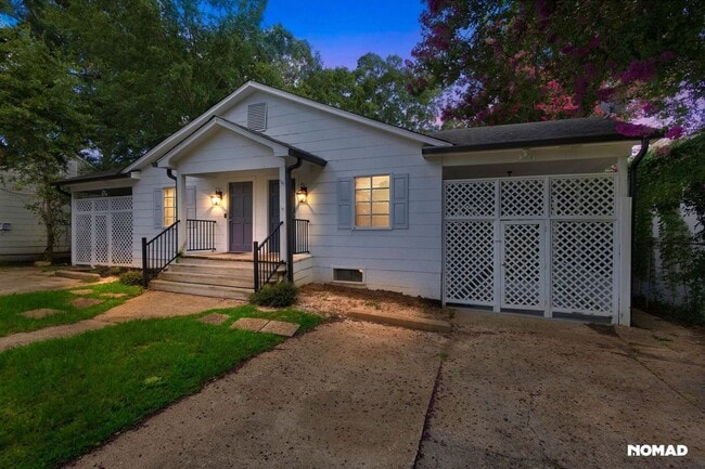 Building Photo - Charming 2BR Duplex in Jackson