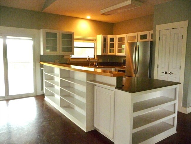 Foto del edificio - 2900 Mt Sharp Rd