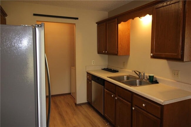 Building Photo - 417 W Apple Blossom Ave
