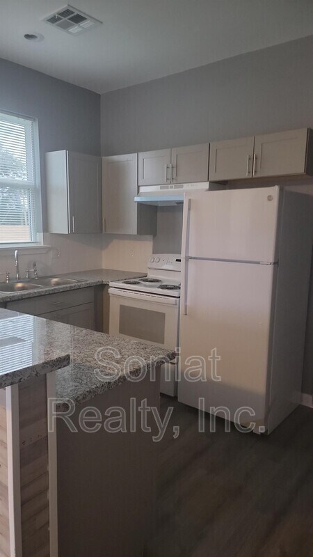 Building Photo - 1725 Nunez St