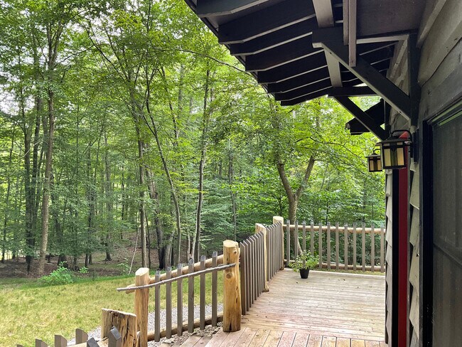 Private setting and quiet - 44 Trail of Hemlocks