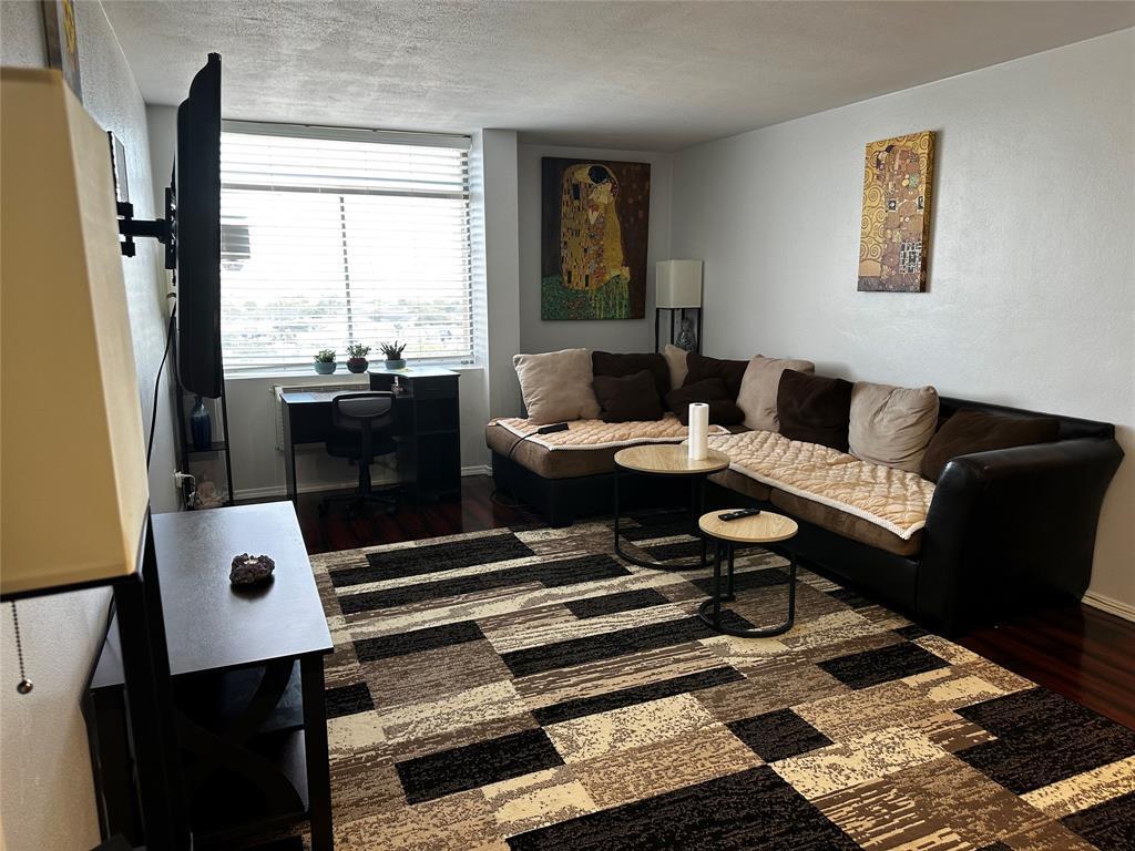Foto principal - 7520 Hornwood Dr