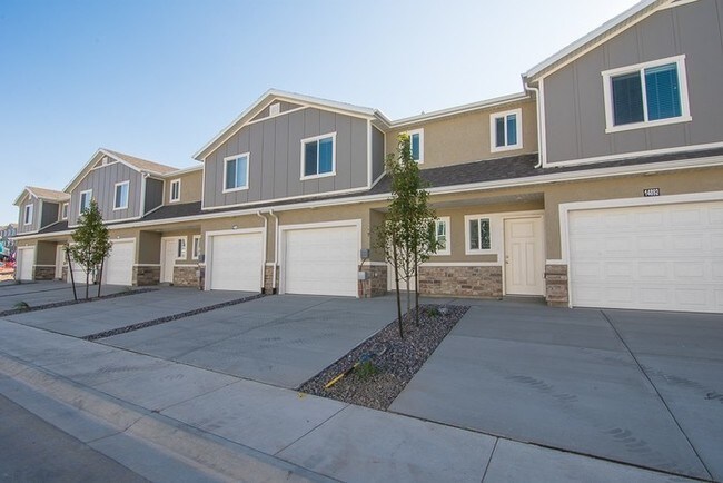 Building Photo - First Month Rent Free!