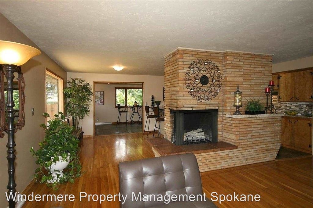 Primary Photo - 1212 E 55th Ave
