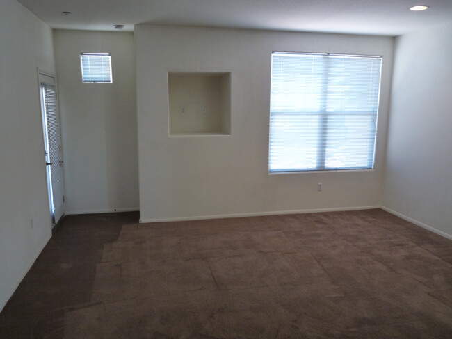 Building Photo - GATED 2 BEDROOM, 2 BATH CONDO IN JASMINE RANCH COMMUNITY