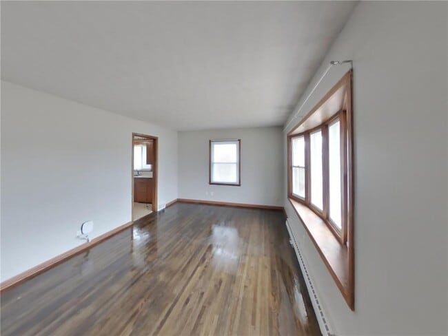 Building Photo - 1633 Sherwood Ave