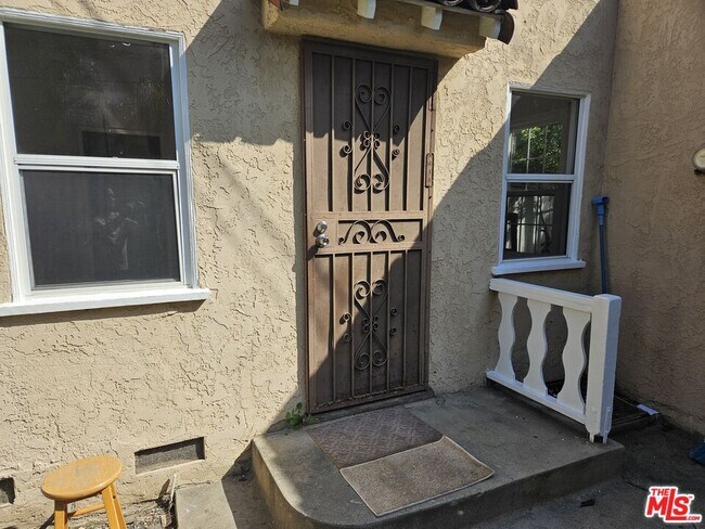 Foto del edificio - 2226 Zoe Ave