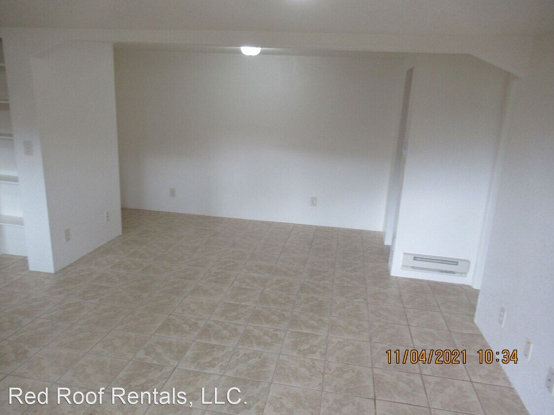 Primary Photo - Studio, 1 bath House - 1106 204th St E #4