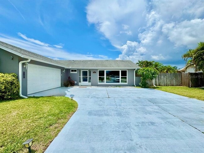 Building Photo - 2924 Catherine Dr