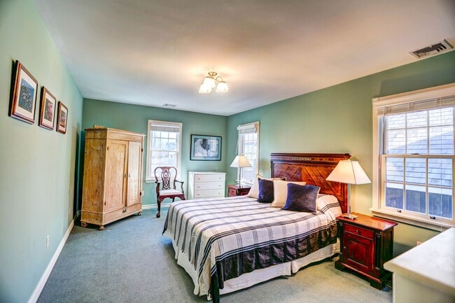 Building Photo - 89 Pine St