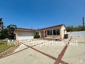 Building Photo - 811 Drake Ave